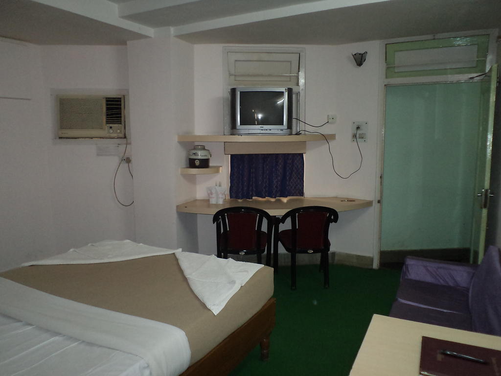 Hotel Mahalaxmi Indo Myanmar Guwahati Room photo
